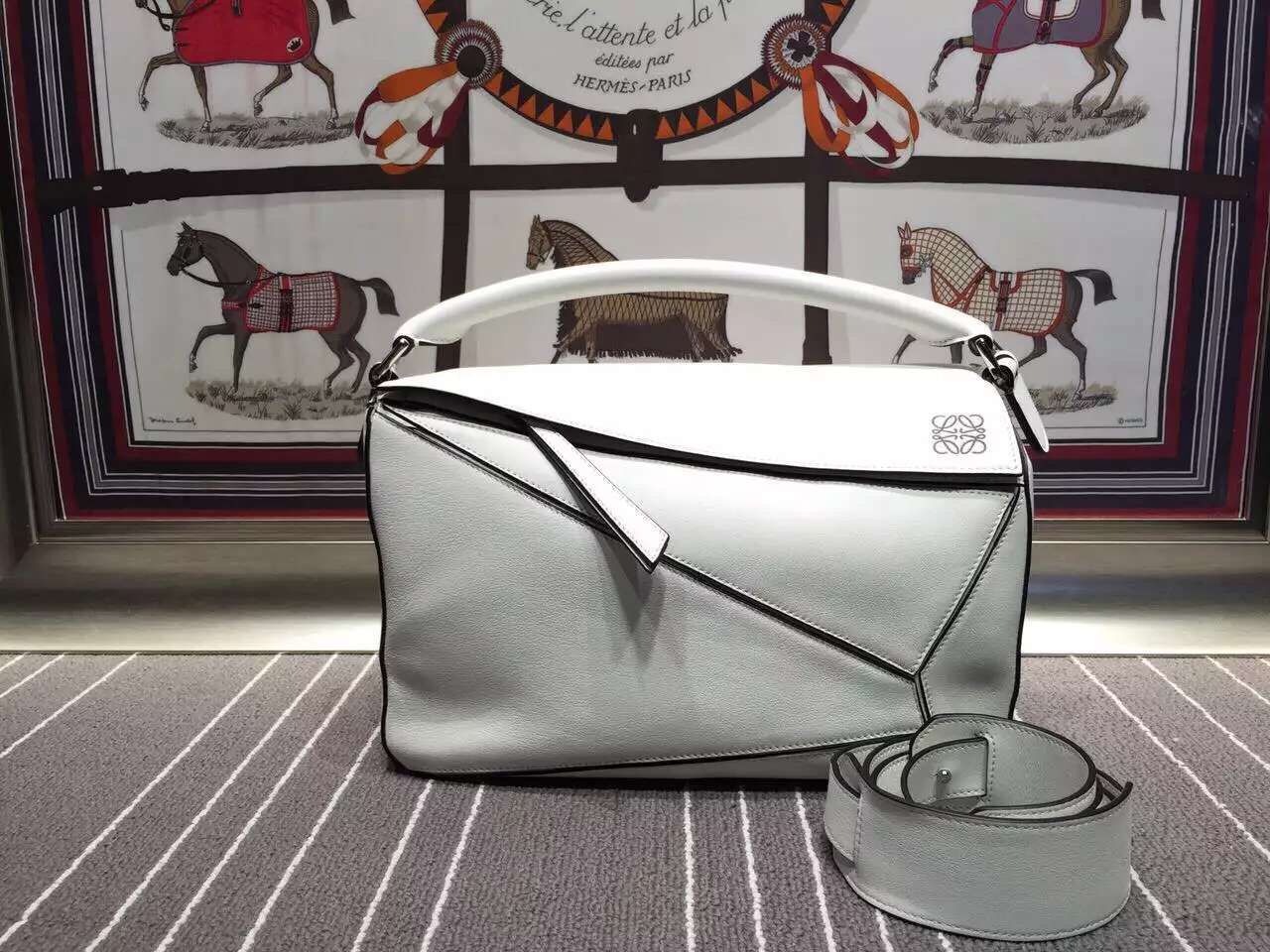 Loewe Puzzle Large Bag L9120 White Loewe Puzzle Large Bag L9120 White