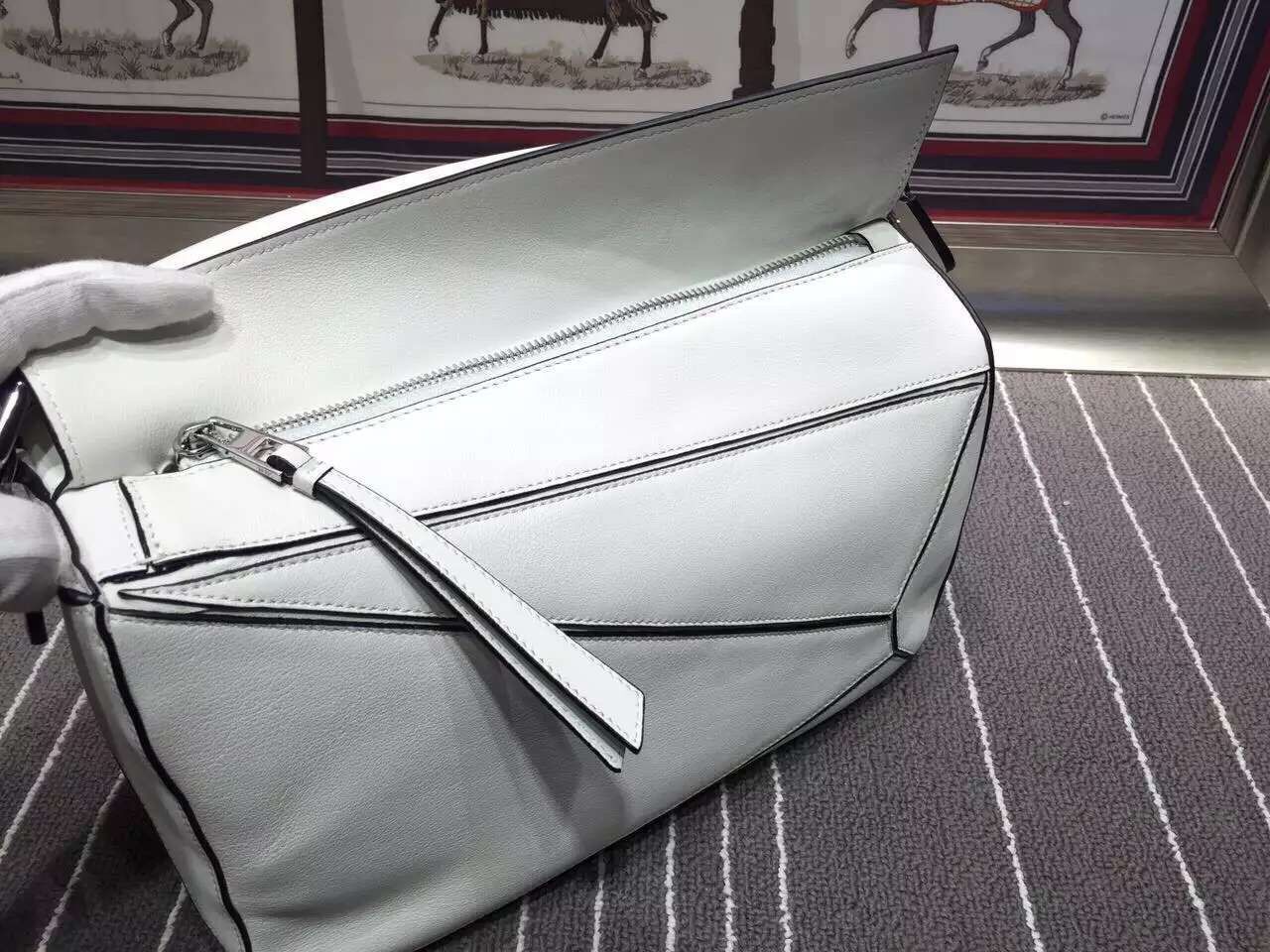 Loewe Puzzle Large Bag L9120 White Loewe Puzzle Large Bag L9120 White