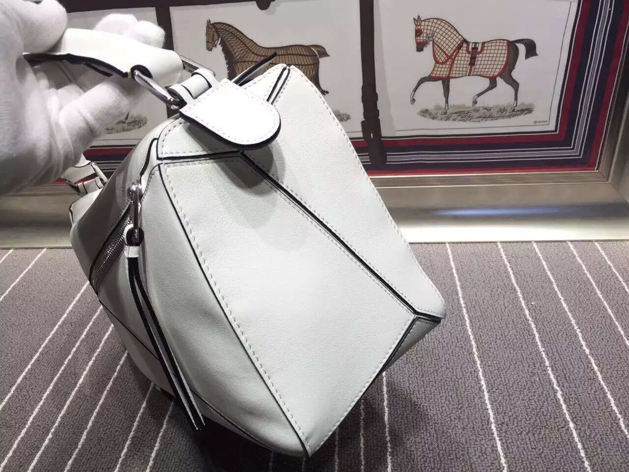 Loewe Puzzle Large Bag L9120 White Loewe Puzzle Large Bag L9120 White