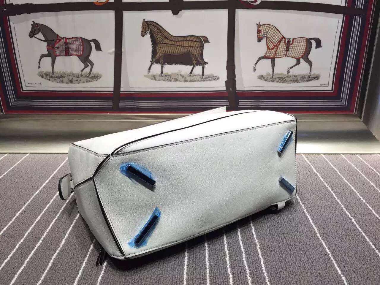 Loewe Puzzle Large Bag L9120 White Loewe Puzzle Large Bag L9120 White