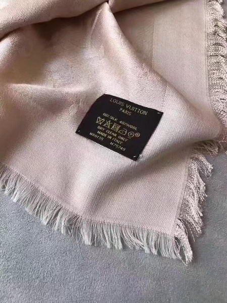 Louis Vuitton Scarf LVS9219E Louis Vuitton Scarf LVS9219E