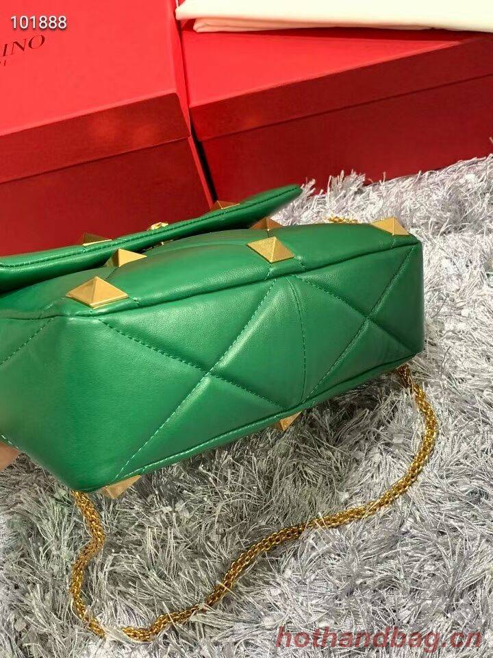 Valentino medium Garavani Roman Stud V2060 green Valentino medium Garavani Roman Stud V2060 green