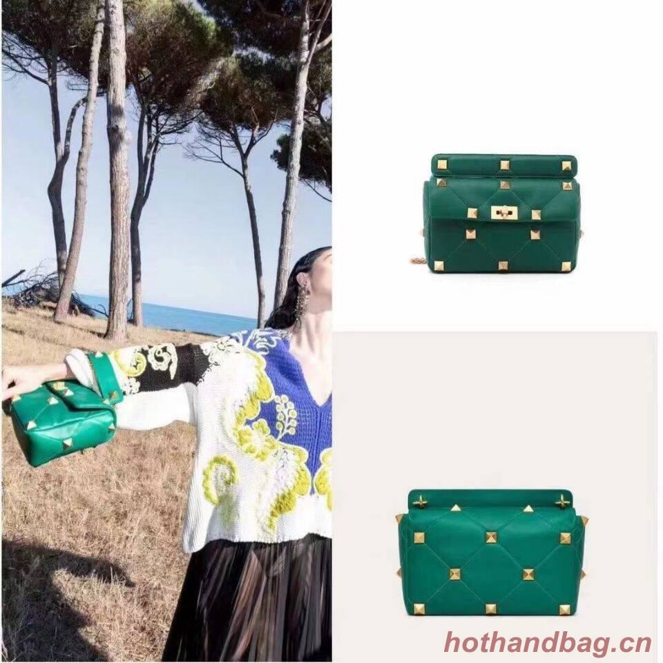 Valentino medium Garavani Roman Stud V2060 green Valentino medium Garavani Roman Stud V2060 green