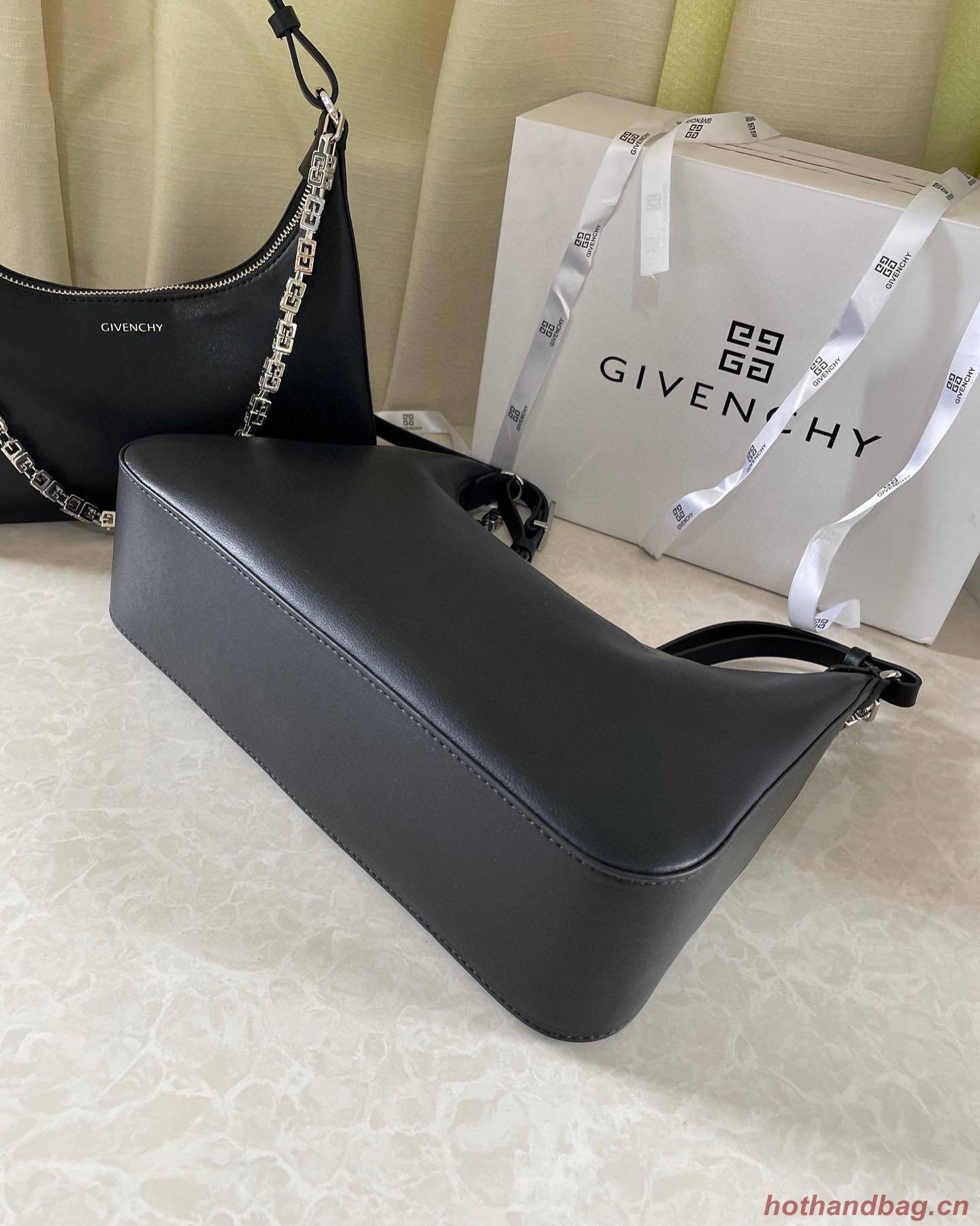 GIVENCHY Moon cut Original Leather Shoulder Bag A17300 Black GIVENCHY Moon cut Original Leather Shoulder Bag A17300 Black
