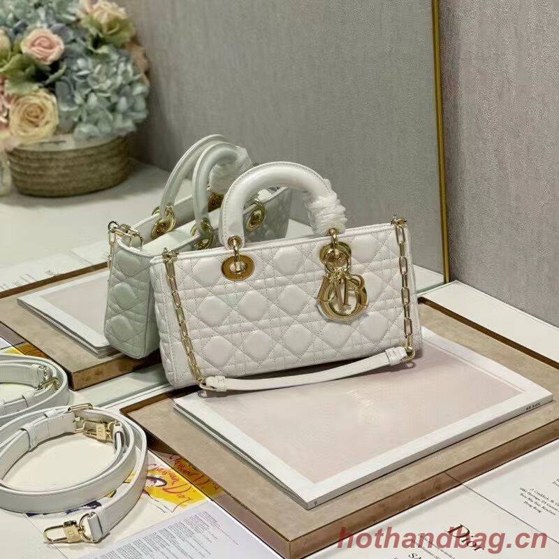 MEDIUM LADY DIOR BAG Cannage Lambskin C2820 white MEDIUM LADY DIOR BAG Cannage Lambskin C2820 white
