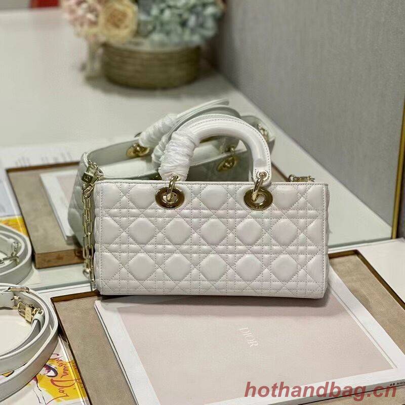 MEDIUM LADY DIOR BAG Cannage Lambskin C2820 white MEDIUM LADY DIOR BAG Cannage Lambskin C2820 white