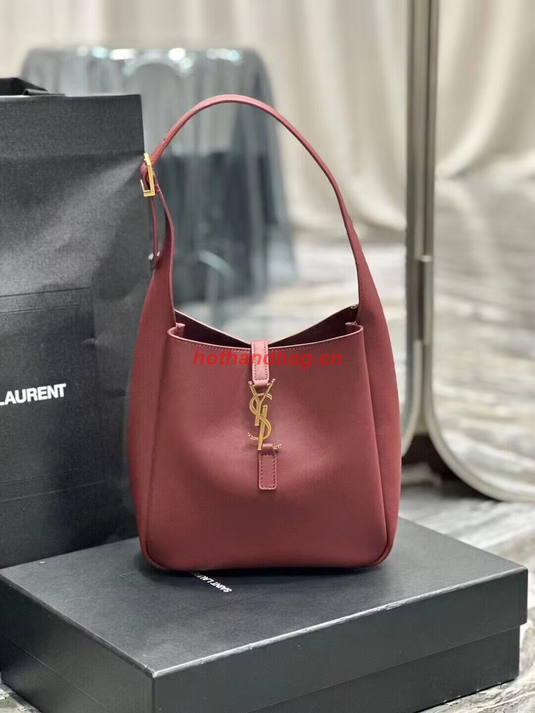 SAINT LAUREN LE 5 A 7 SOFT SMALL IN SMOOTH LEATHER 713938 ROUGE LEGION SAINT LAUREN LE 5 A 7 SOFT SMALL IN SMOOTH LEATHER 713938 ROUGE LEGION