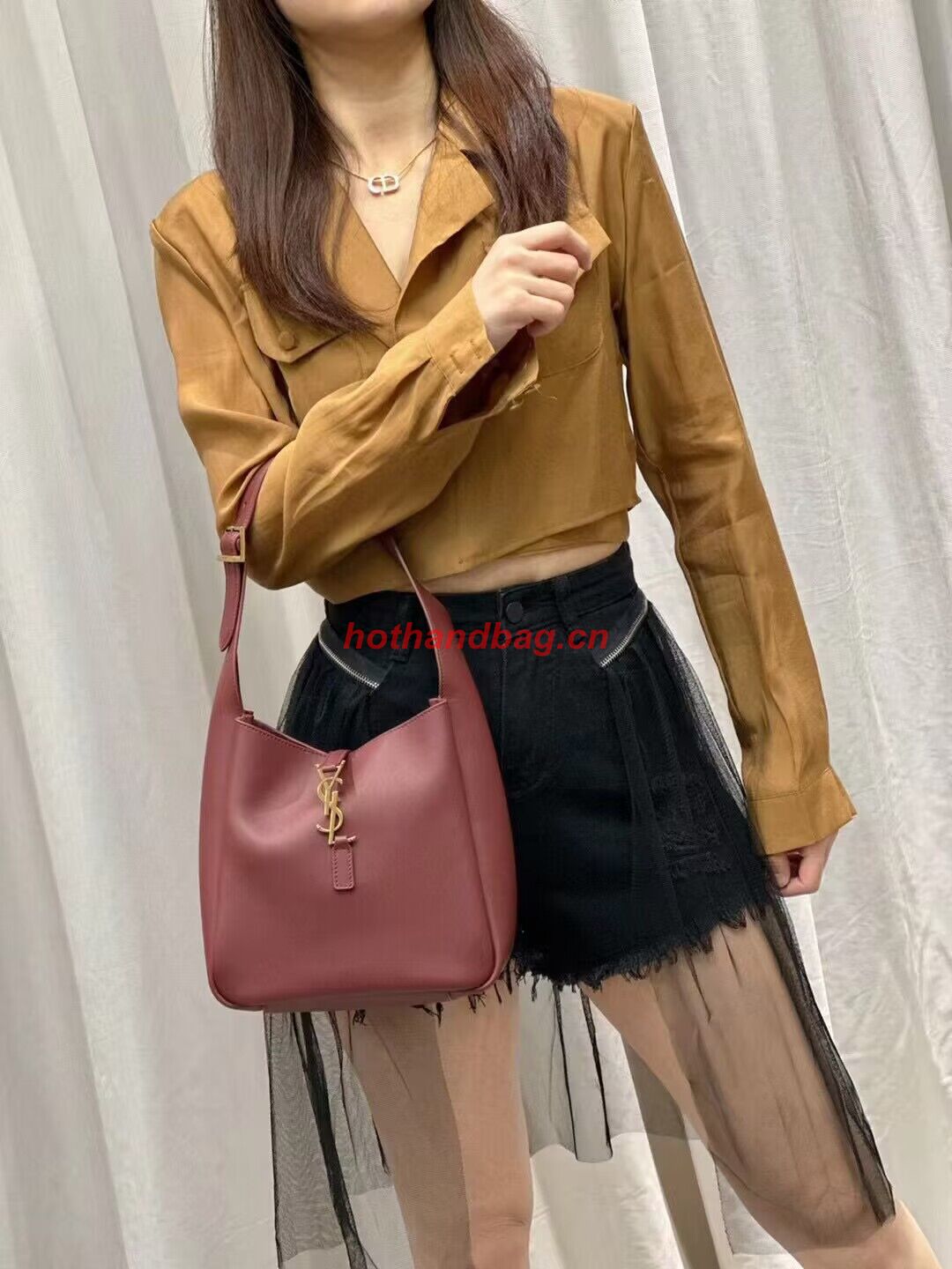 SAINT LAUREN LE 5 A 7 SOFT SMALL IN SMOOTH LEATHER 713938 ROUGE LEGION SAINT LAUREN LE 5 A 7 SOFT SMALL IN SMOOTH LEATHER 713938 ROUGE LEGION