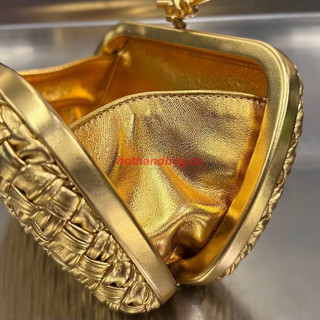 Bottega Veneta Intrecciato Sheepskin Impero Ayers Knot Clutch 11355 Gold Bottega Veneta Intrecciato Sheepskin Impero Ayers Knot Clutch 11355 Gold