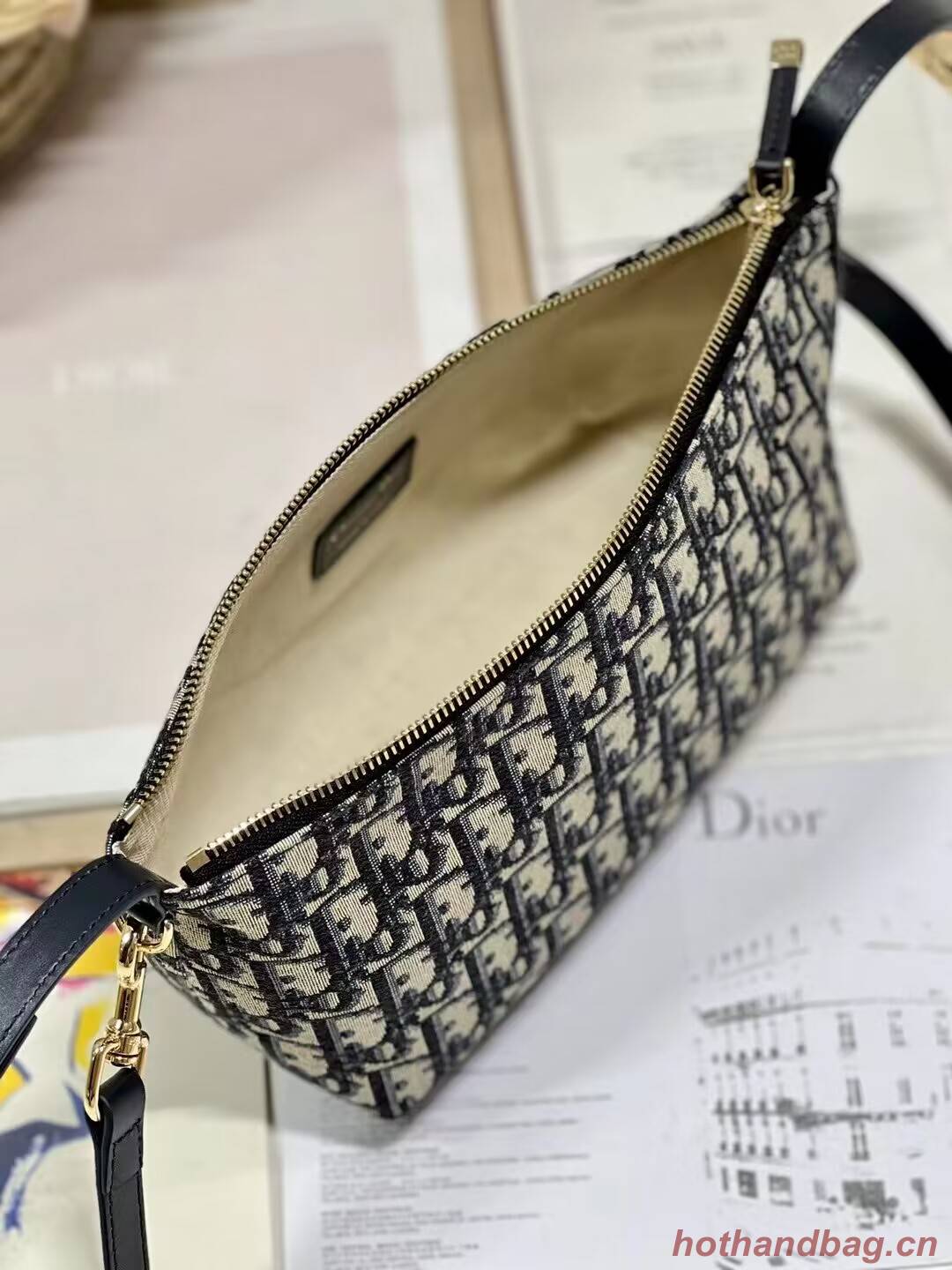 MEDIUM DIORTRAVEL NOMAD POUCH Oblique Jacquard S5554O blue MEDIUM DIORTRAVEL NOMAD POUCH Oblique Jacquard S5554O blue