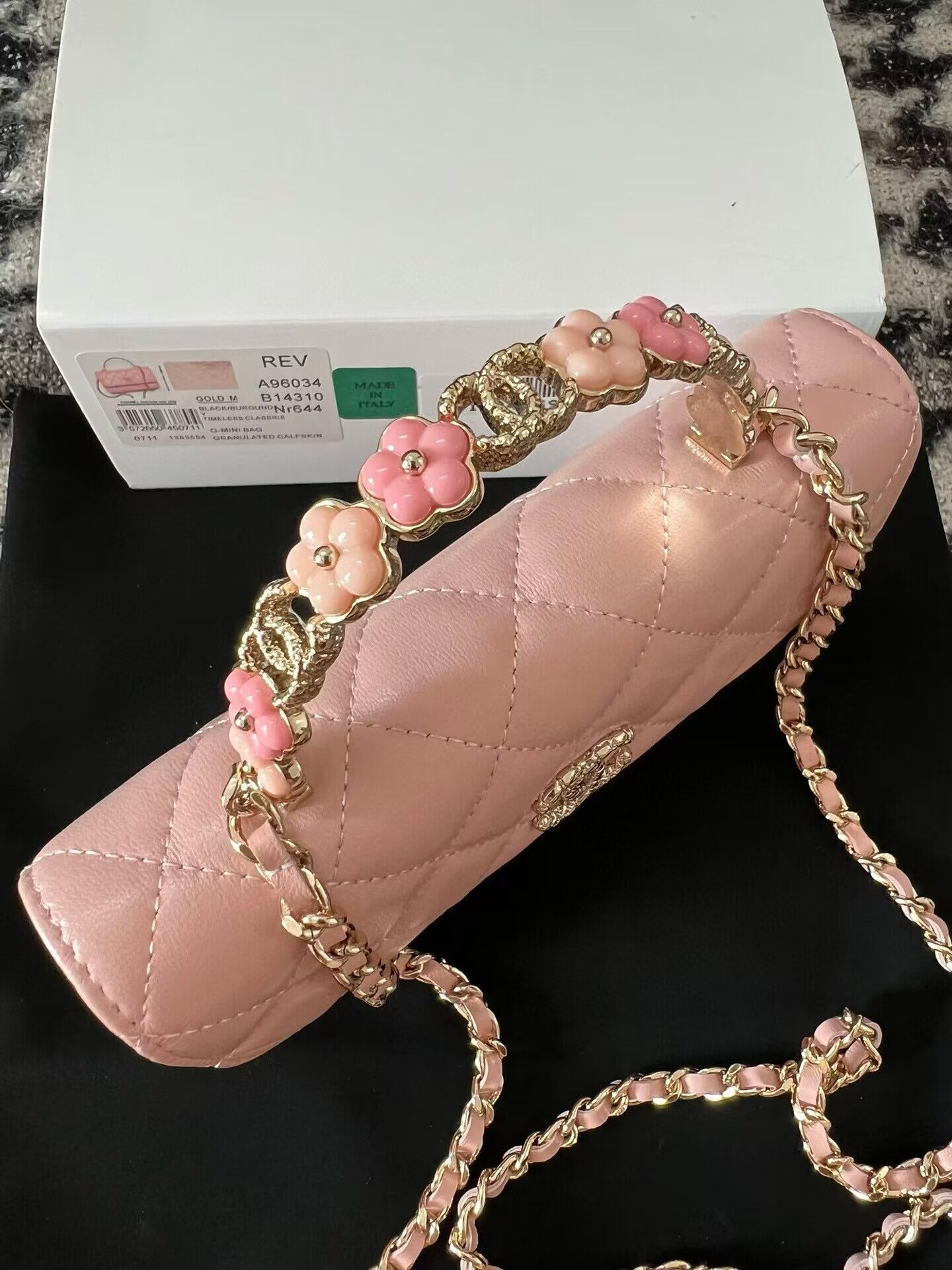Chanel Flower Patterns Casual Style Lambskin Blended Fabrics 96034 Pink Chanel Flower Patterns Casual Style Lambskin Blended Fabrics 96034 Pink