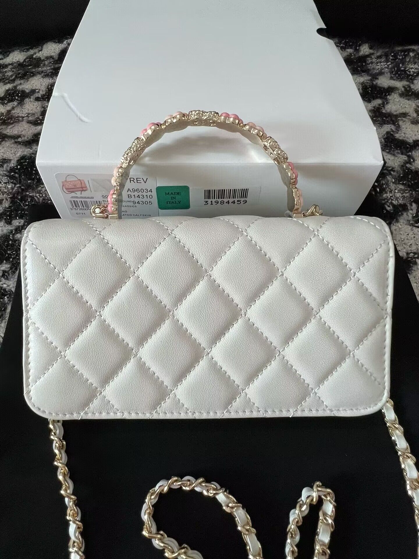 Chanel Flower Patterns Casual Style Lambskin Blended Fabrics 96034 White Chanel Flower Patterns Casual Style Lambskin Blended Fabrics 96034 White