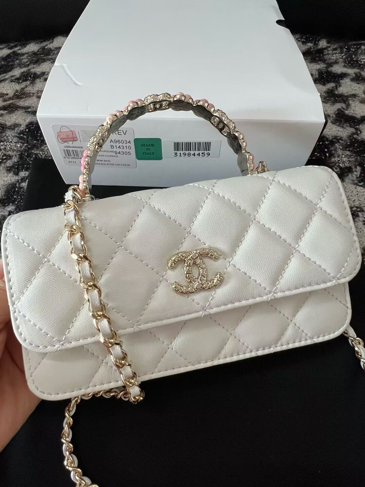 Chanel Flower Patterns Casual Style Lambskin Blended Fabrics 96034 White Chanel Flower Patterns Casual Style Lambskin Blended Fabrics 96034 White