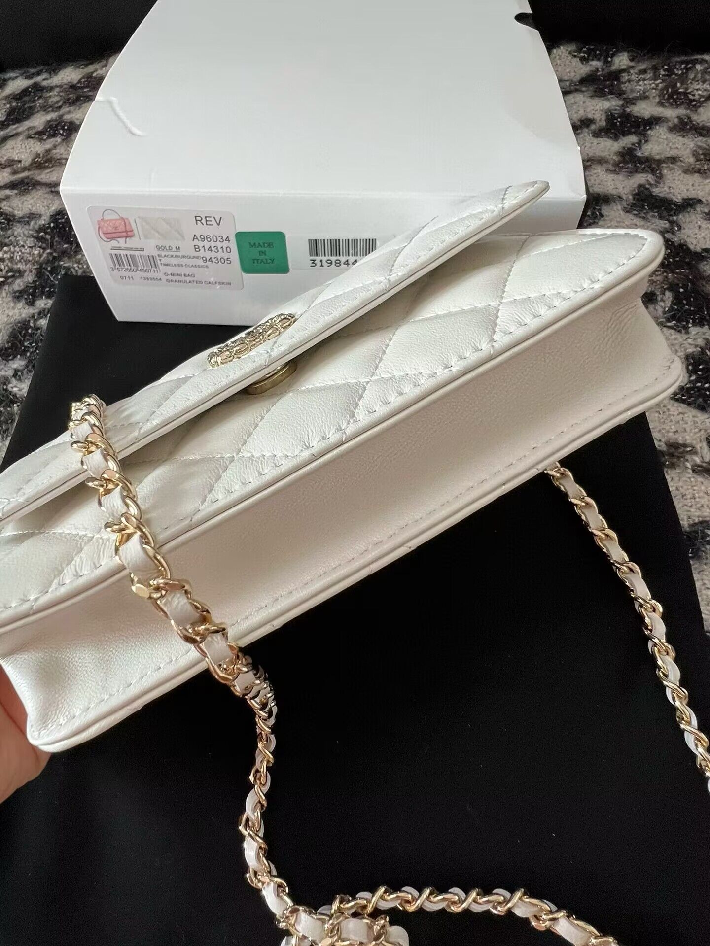 Chanel Flower Patterns Casual Style Lambskin Blended Fabrics 96034 White Chanel Flower Patterns Casual Style Lambskin Blended Fabrics 96034 White