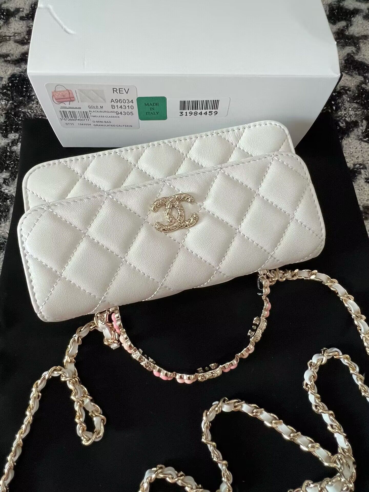 Chanel Flower Patterns Casual Style Lambskin Blended Fabrics 96034 White Chanel Flower Patterns Casual Style Lambskin Blended Fabrics 96034 White