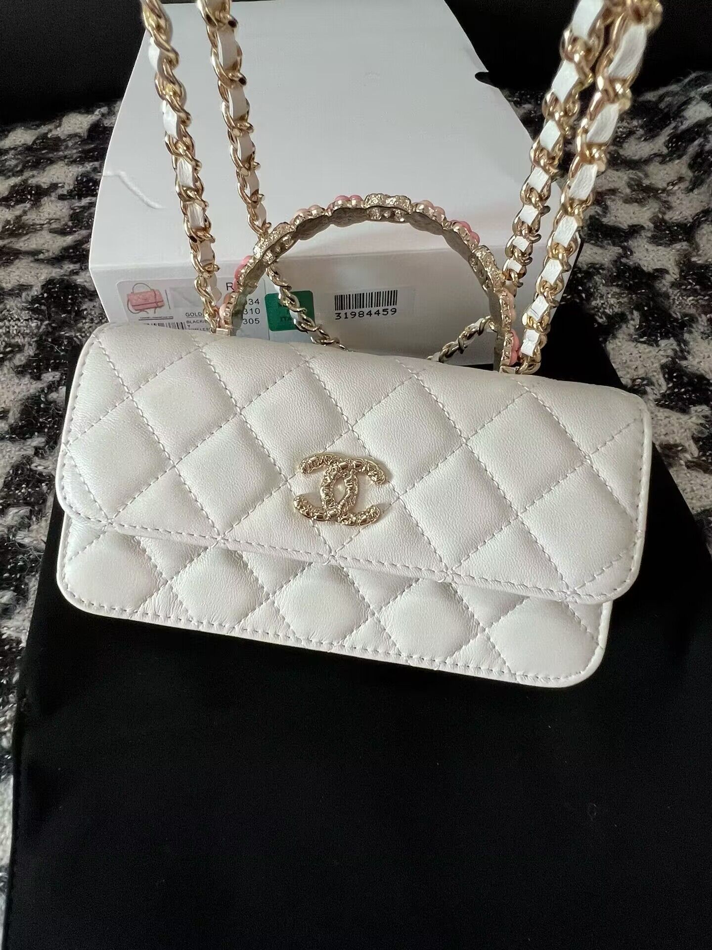 Chanel Flower Patterns Casual Style Lambskin Blended Fabrics 96034 White Chanel Flower Patterns Casual Style Lambskin Blended Fabrics 96034 White