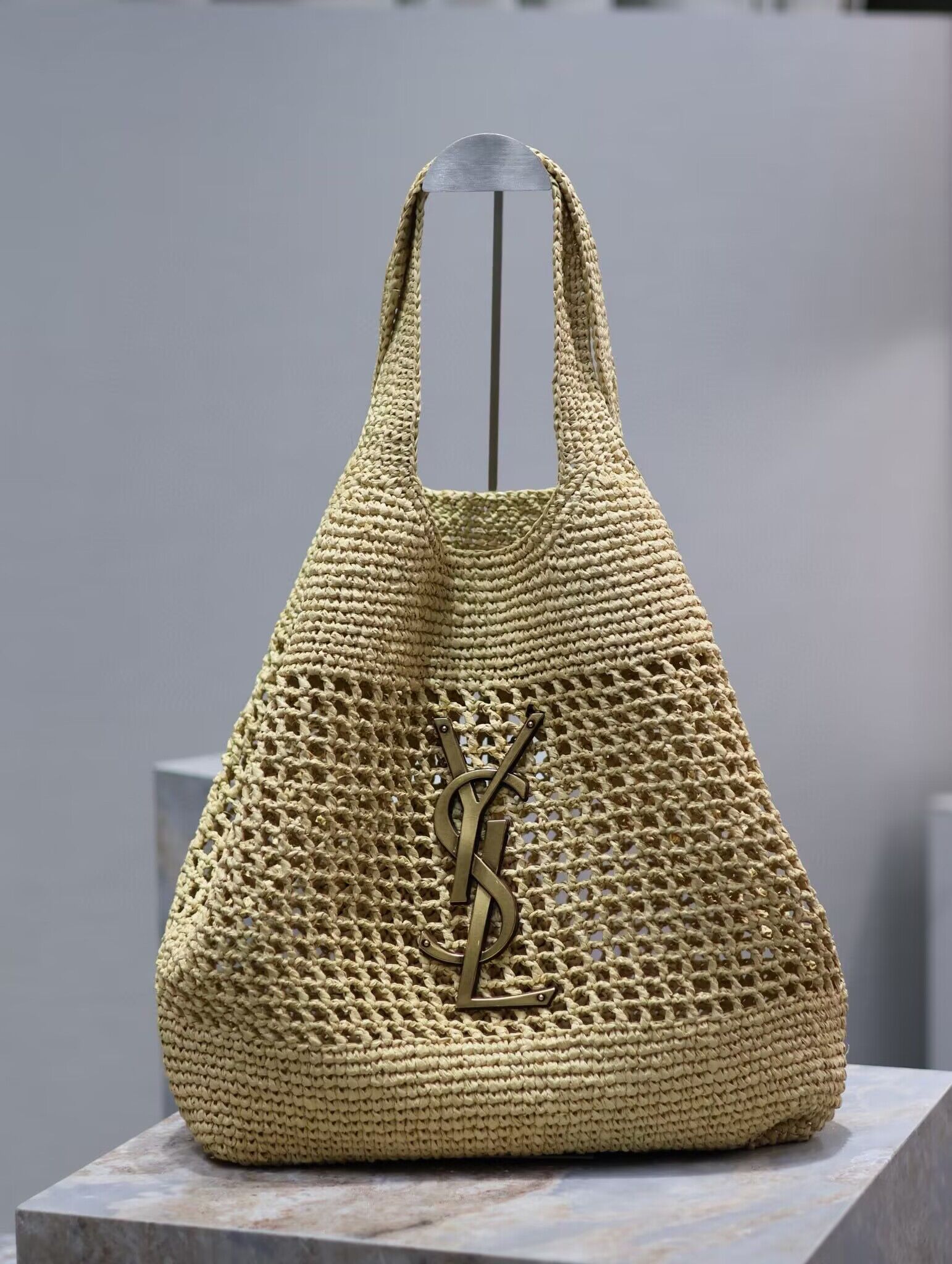Yves Saint Laurent ICARE IN RAFFIA 698651 Apricot Yves Saint Laurent ICARE IN RAFFIA 698651 Apricot