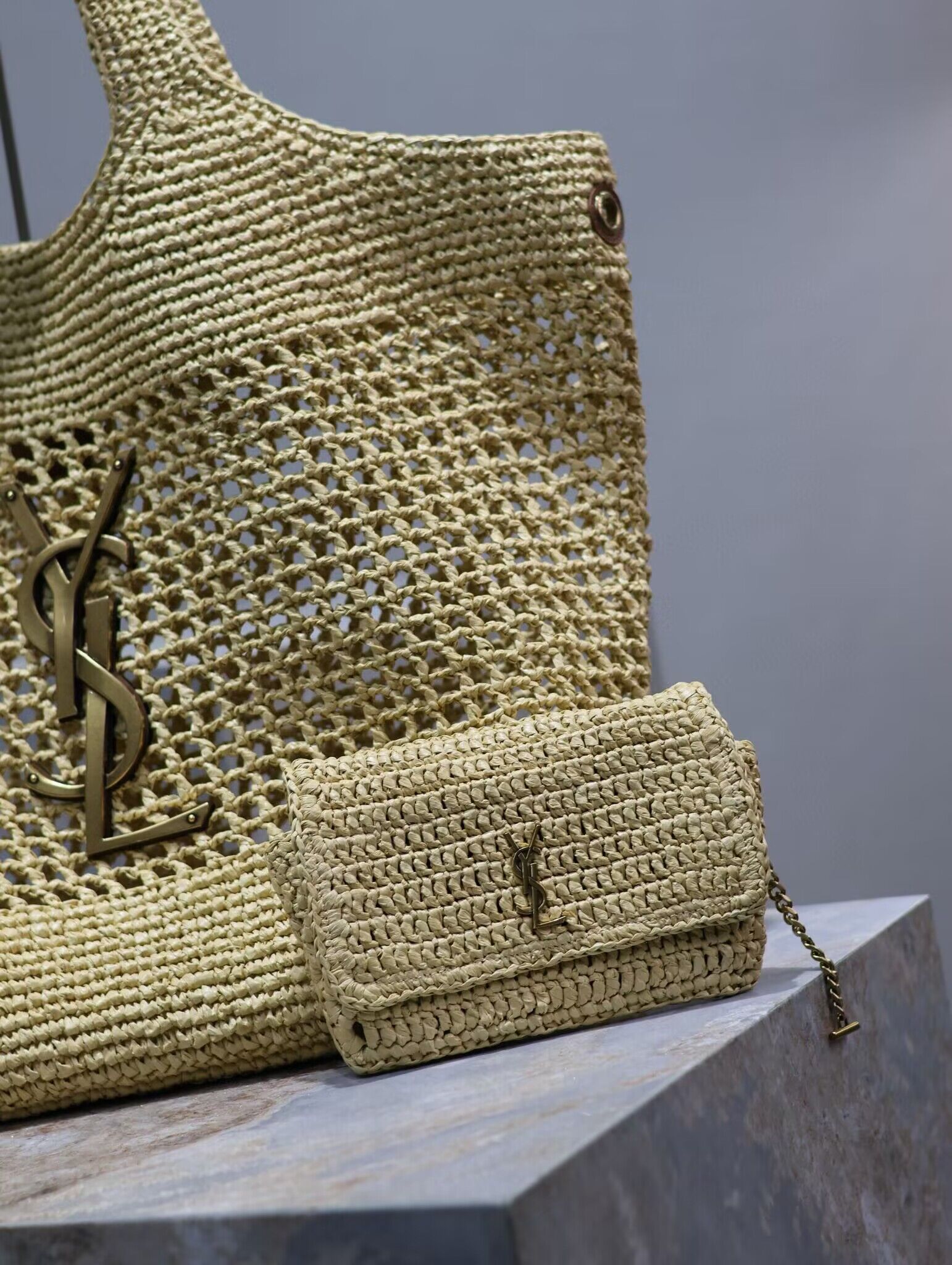 Yves Saint Laurent ICARE IN RAFFIA 698651 Apricot Yves Saint Laurent ICARE IN RAFFIA 698651 Apricot