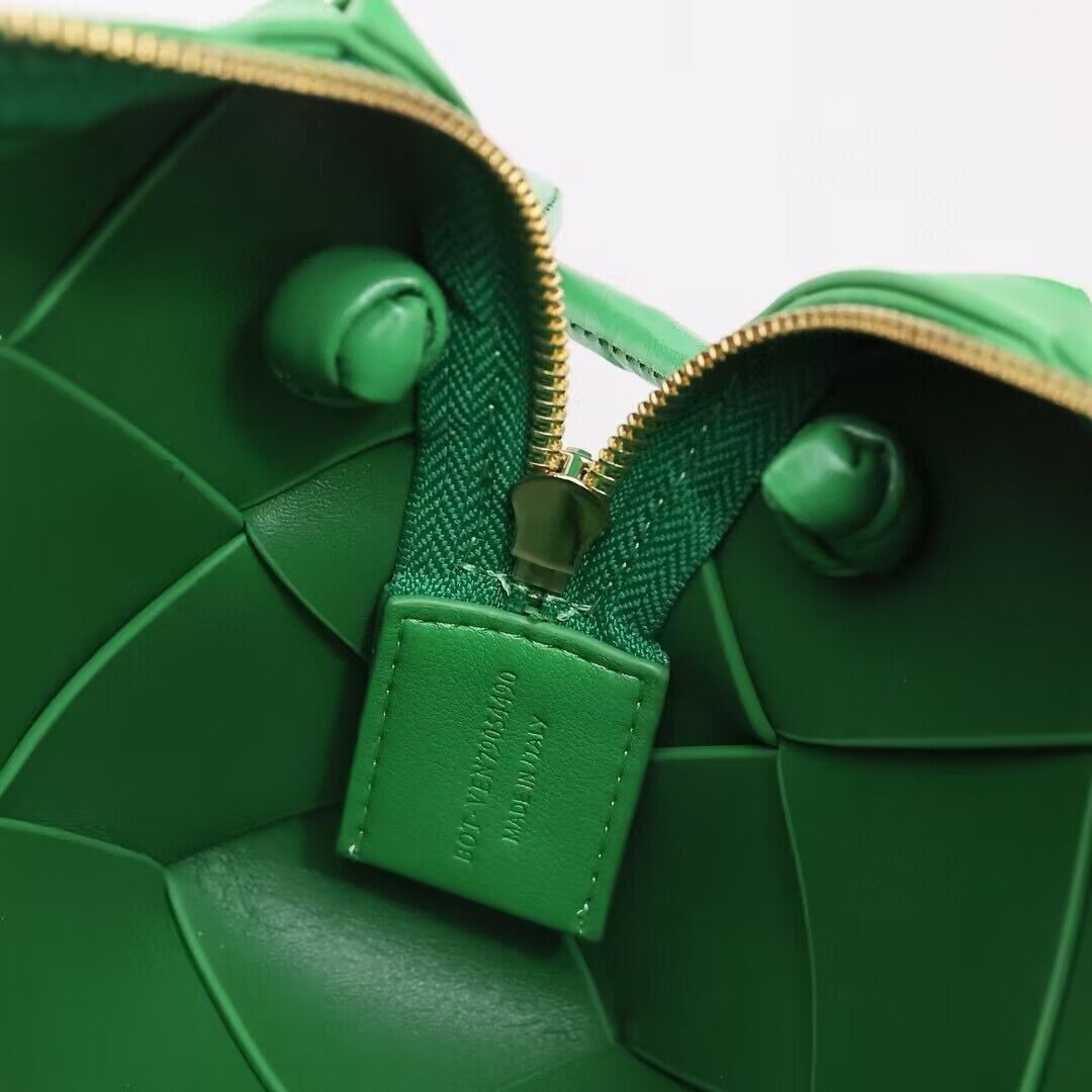 Bottega Veneta Small Cassette Camera Bag 709417 Dark Green Bottega Veneta Small Cassette Camera Bag 709417 Dark Green