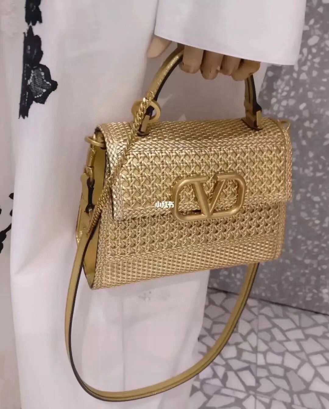VALENTINO Small Woven Shoulder Bag 9861 Apricot VALENTINO Small Woven Shoulder Bag 9861 Apricot
