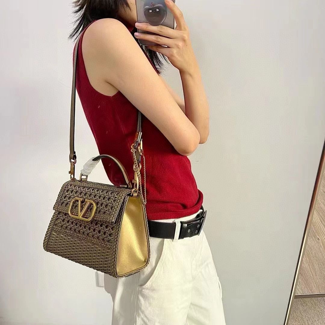 VALENTINO Small Woven Shoulder Bag 9861 Apricot VALENTINO Small Woven Shoulder Bag 9861 Apricot