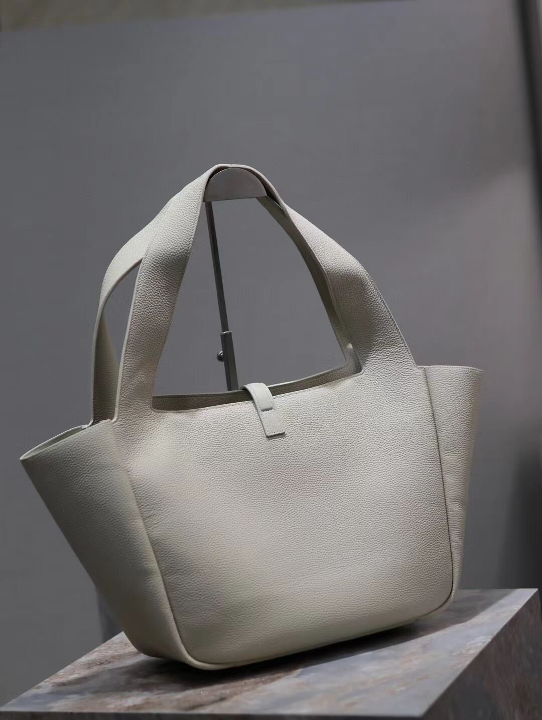 SAINT LAURENT BEA IN GRAINED LEATHER 763435 WHITE SAINT LAURENT BEA IN GRAINED LEATHER 763435 WHITE