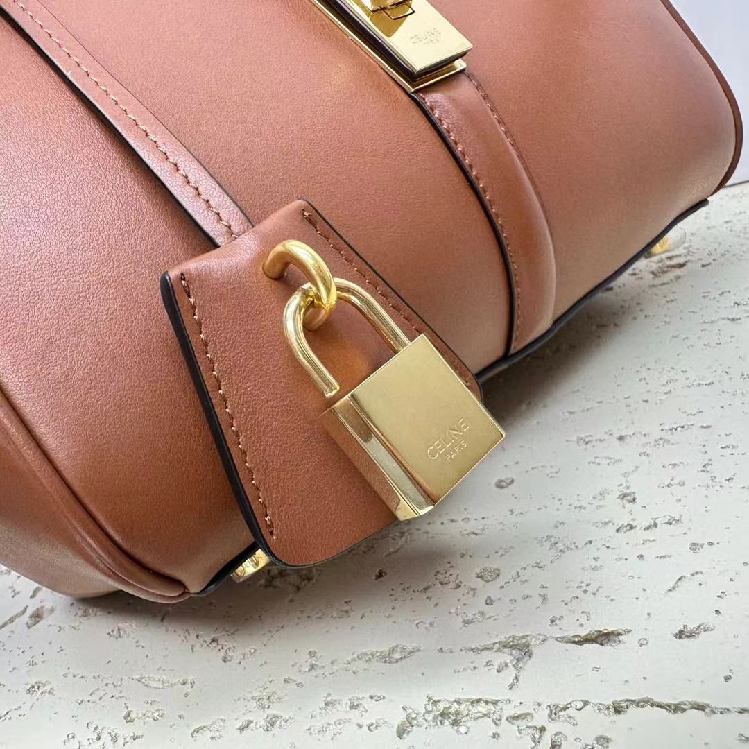 CELINE Medium 16 Original Leather Bag 188003 Brown CELINE Medium 16 Original Leather Bag 188003 Brown