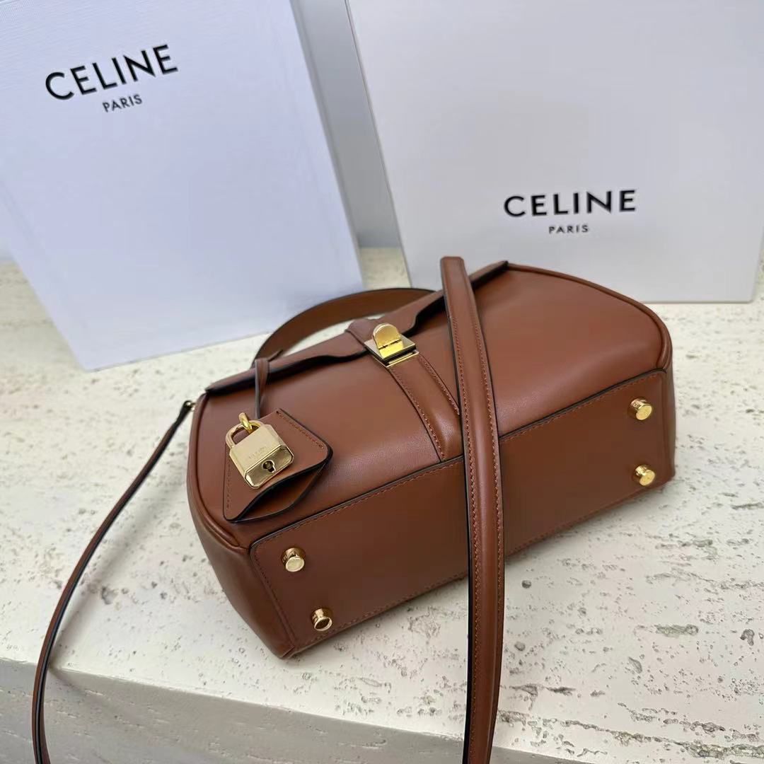CELINE Medium 16 Original Leather Bag 188003 Brown CELINE Medium 16 Original Leather Bag 188003 Brown