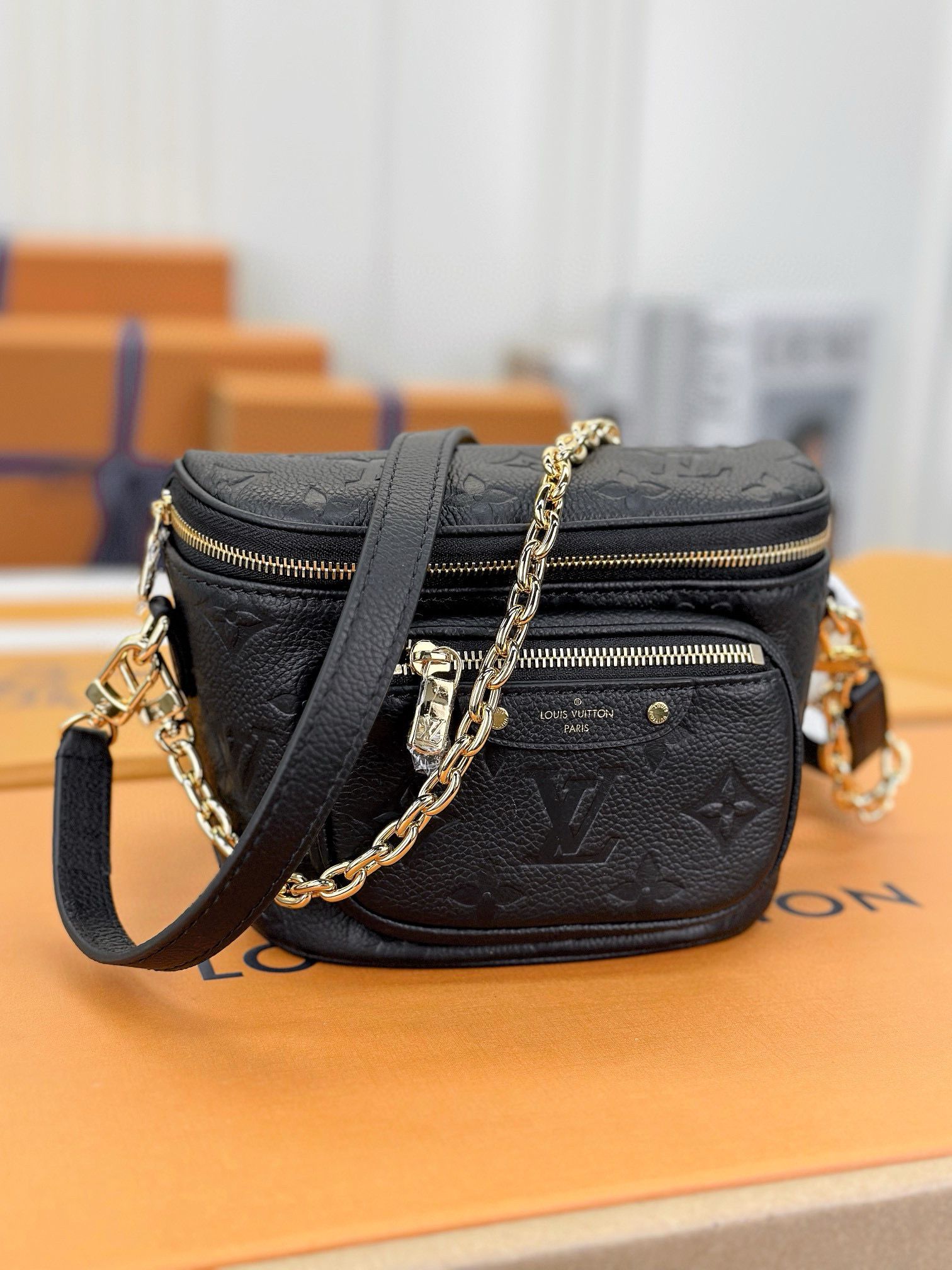Louis Vuitton Mini Bumbag Original Leather Bag M46917 Black Louis Vuitton Mini Bumbag Original Leather Bag M46917 Black
