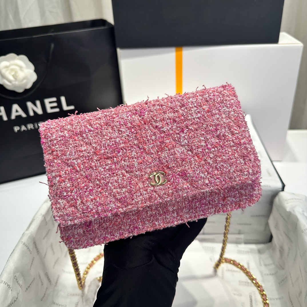 CHANEL CLASSIC WALLET ON CHAIN AP0250 Pink & Ecru CHANEL CLASSIC WALLET ON CHAIN AP0250 Pink & Ecru