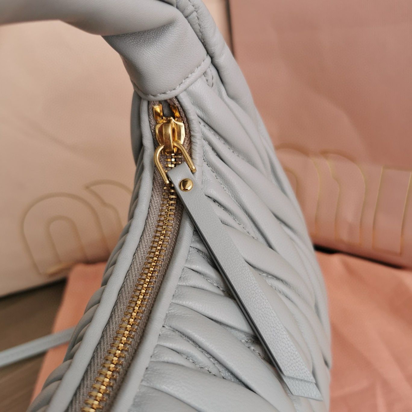 Miu Miu Wander Matelasse Original Sheepskin Bag 5BC125 Grey Miu Miu Wander Matelasse Original Sheepskin Bag 5BC125 Grey