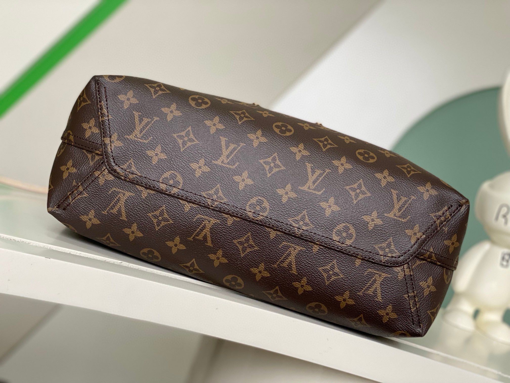 Louis Vuitton Monogram Canvas Atlantis GM Bag M46816 OR M46817 Dark Brown Louis Vuitton Monogram Canvas Atlantis GM Bag M46816 OR M46817 Dark Brown
