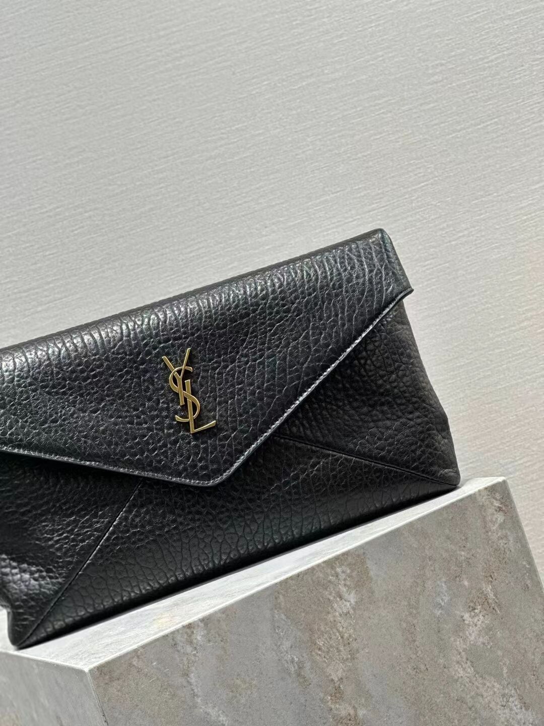 SAINT LAUREN CASSANDRE LARGE ENVELOPE POUCH IN LAMBSKIN 778181 BLACK SAINT LAUREN CASSANDRE LARGE ENVELOPE POUCH IN LAMBSKIN 778181 BLACK