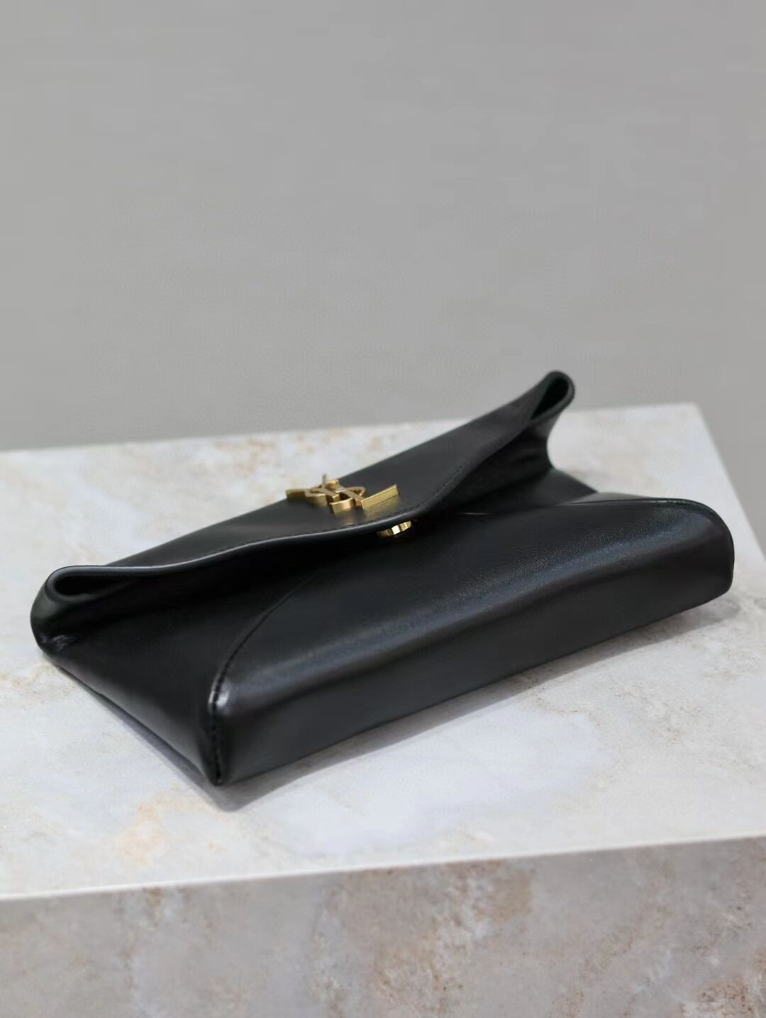 SAINT LAUREN CASSANDRE SMALL ENVELOPE POUCH IN LAMBSKIN Y773077 BLACK SAINT LAUREN CASSANDRE SMALL ENVELOPE POUCH IN LAMBSKIN Y773077 BLACK