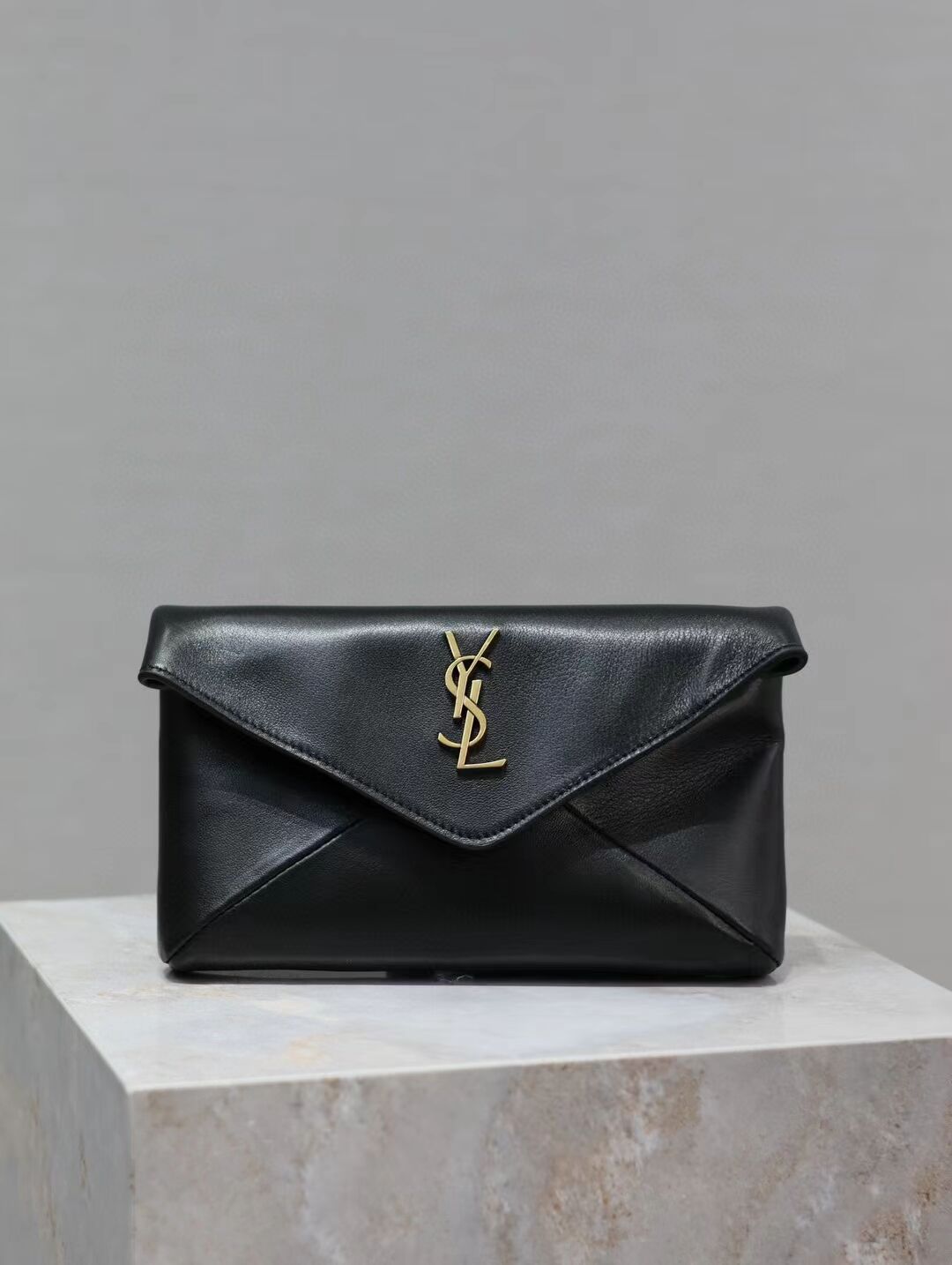SAINT LAUREN CASSANDRE SMALL ENVELOPE POUCH IN LAMBSKIN Y773077 BLACK SAINT LAUREN CASSANDRE SMALL ENVELOPE POUCH IN LAMBSKIN Y773077 BLACK