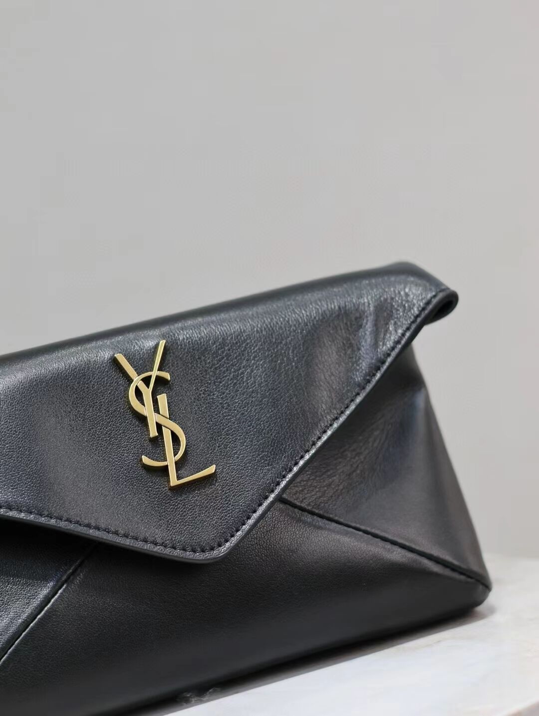 SAINT LAUREN CASSANDRE SMALL ENVELOPE POUCH IN LAMBSKIN Y773077 BLACK SAINT LAUREN CASSANDRE SMALL ENVELOPE POUCH IN LAMBSKIN Y773077 BLACK