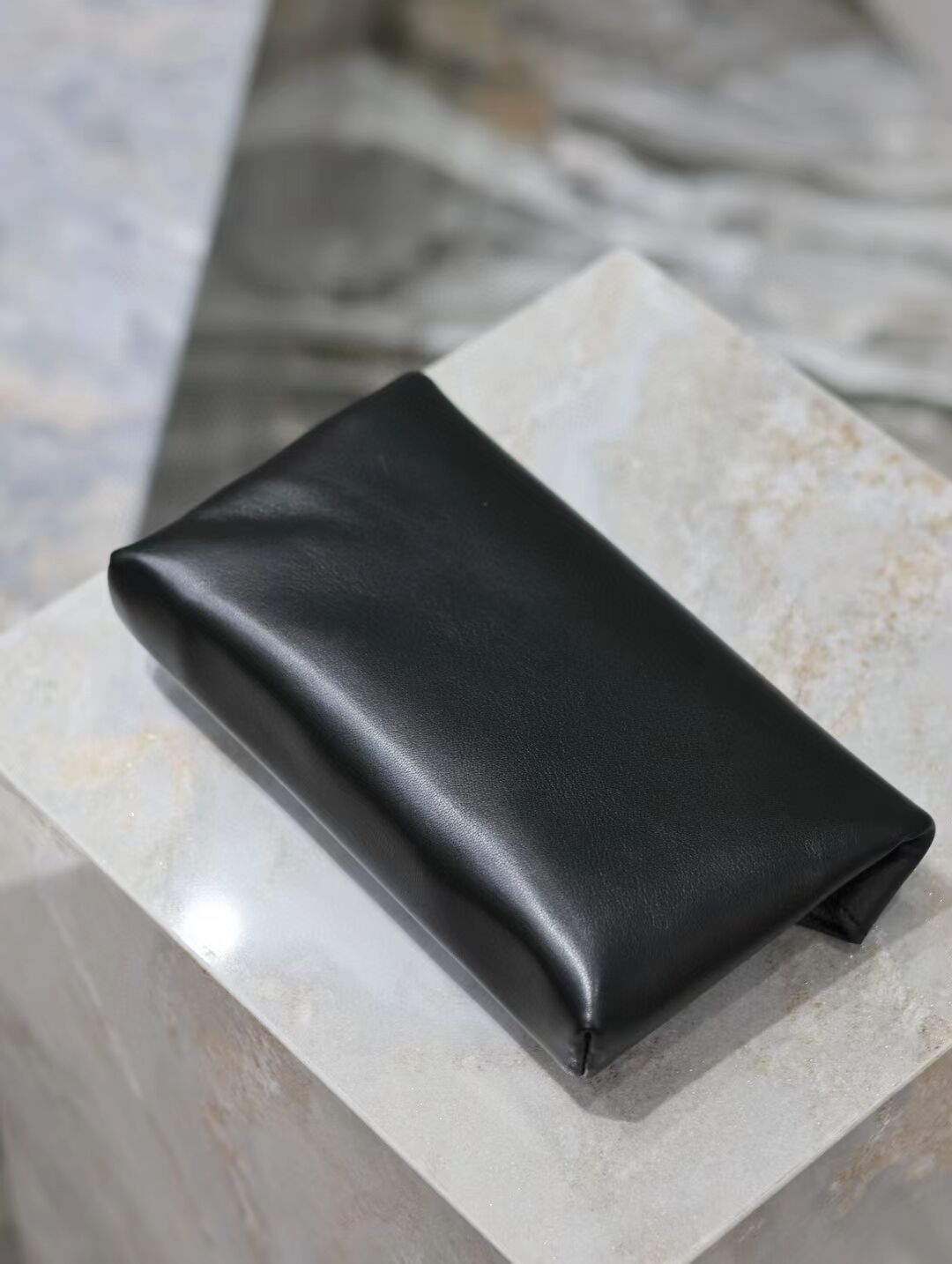 SAINT LAUREN CASSANDRE SMALL ENVELOPE POUCH IN LAMBSKIN Y773077 BLACK SAINT LAUREN CASSANDRE SMALL ENVELOPE POUCH IN LAMBSKIN Y773077 BLACK