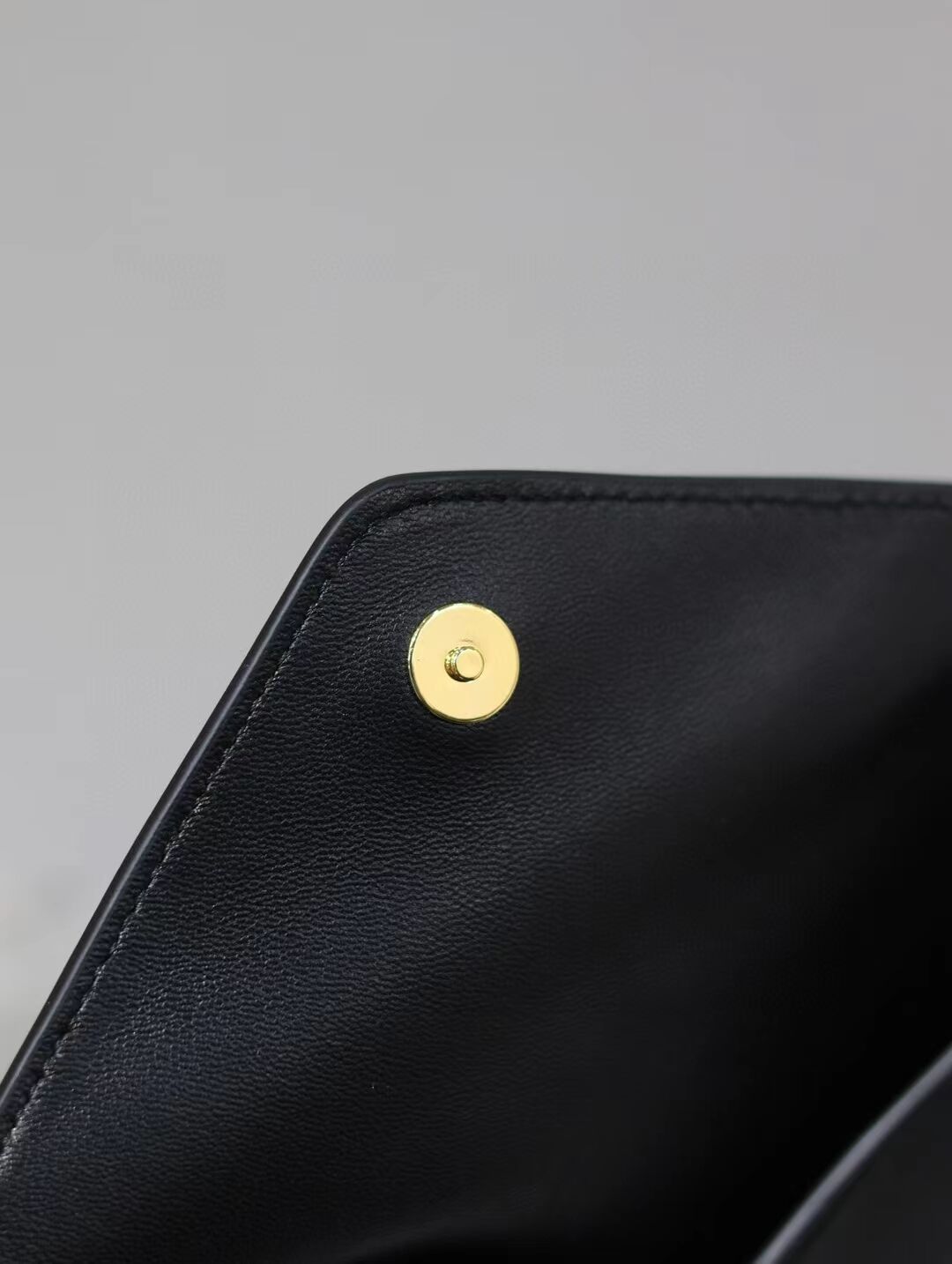 SAINT LAUREN CASSANDRE SMALL ENVELOPE POUCH IN LAMBSKIN Y773077 BLACK SAINT LAUREN CASSANDRE SMALL ENVELOPE POUCH IN LAMBSKIN Y773077 BLACK