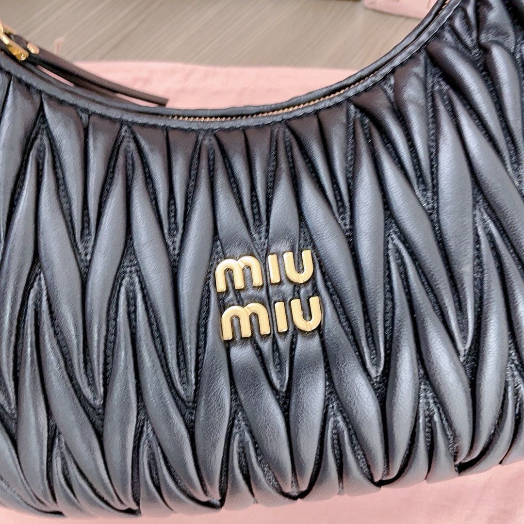 Miu Miu Wander Matelasse Nappa Original Sheepskin Hobo Bag 5BC108 Black Miu Miu Wander Matelasse Nappa Original Sheepskin Hobo Bag 5BC108 Black
