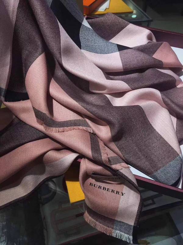 Burberry Scarf BBC00186 Burberry Scarf BBC00186