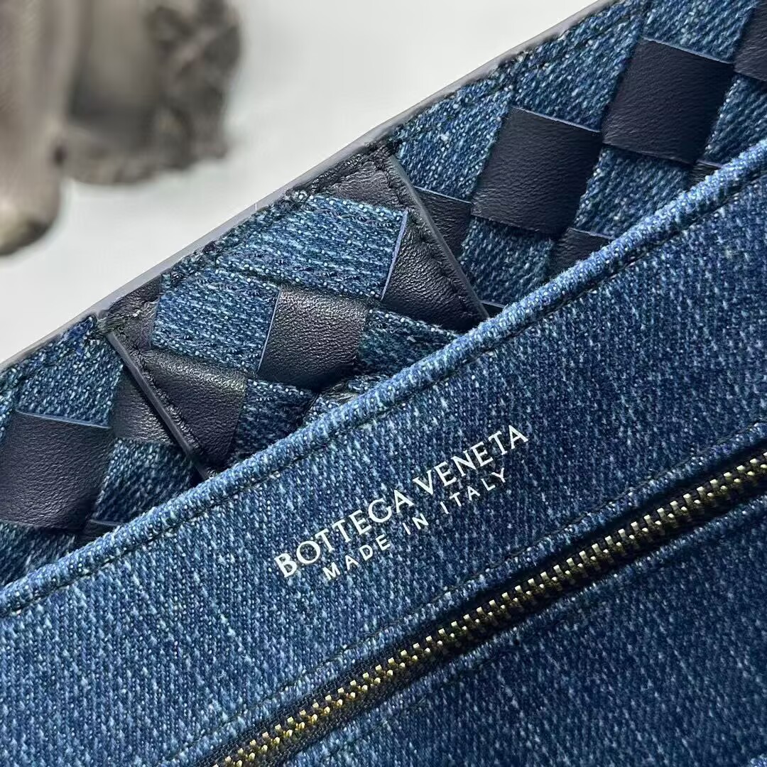 Bottega Veneta Medium Andiamo Bag 766014 Denim&Navy Bottega Veneta Medium Andiamo Bag 766014 Denim&Navy