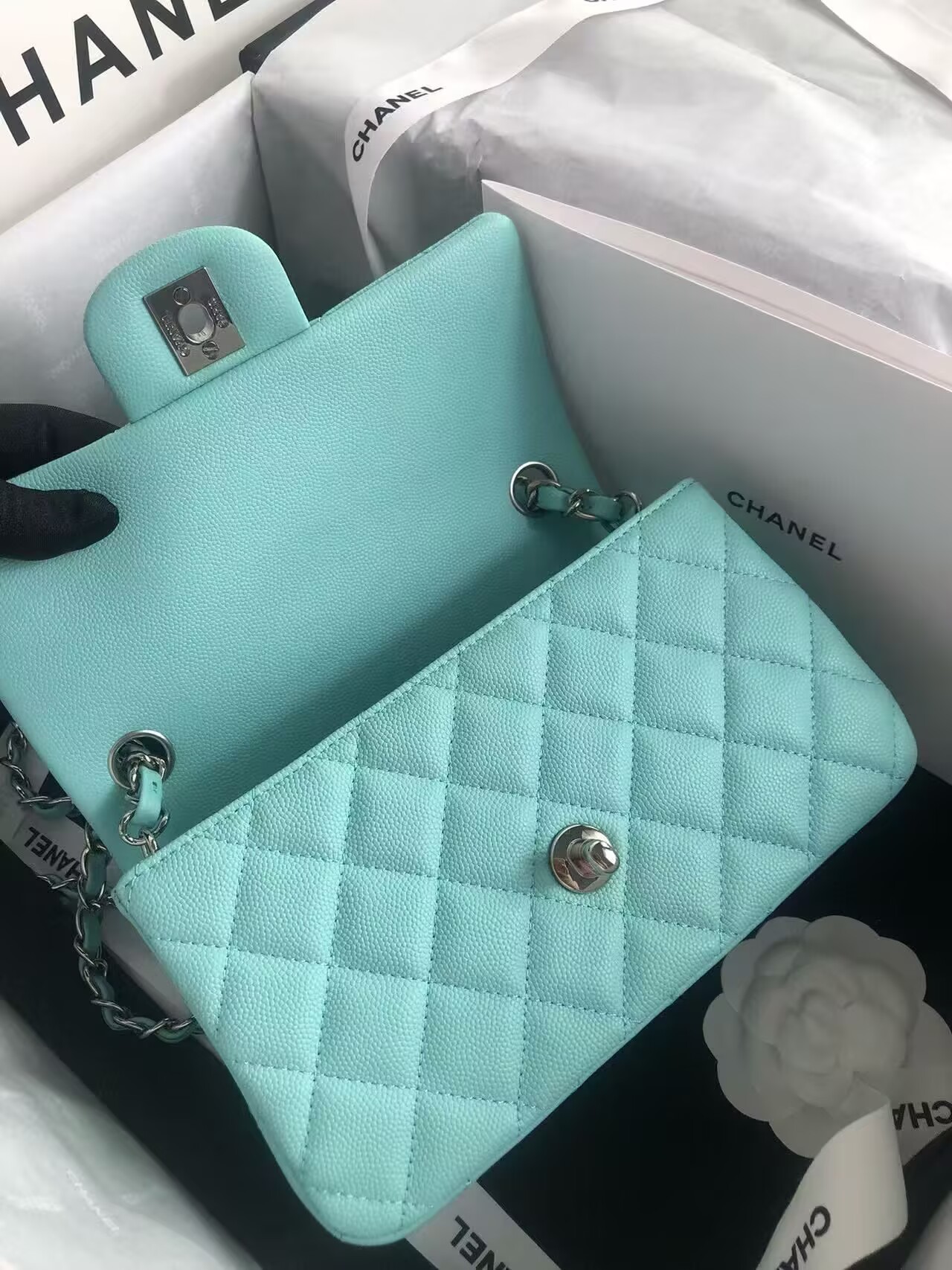 Chanel Flap Shoulder Bag Grained Calfskin Caviar Leather A01116 silver-Tone Metal sky blue Chanel Flap Shoulder Bag Grained Calfskin Caviar Leather A01116 silver-Tone Metal sky blue