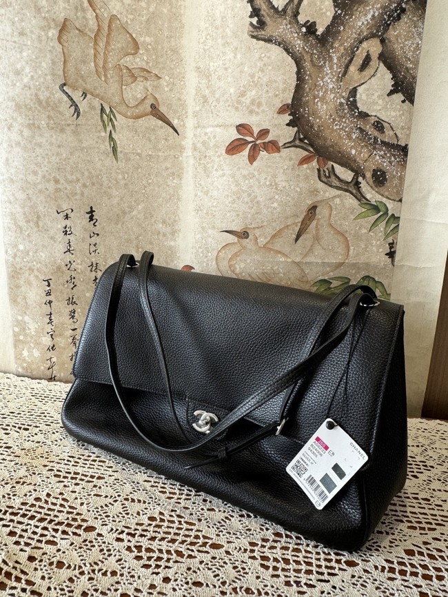 Chanel SPRING SUMMER 2026 MAXI FLAP BAG Grained Calfskin & Silver-Tone Metal AS6233 Black