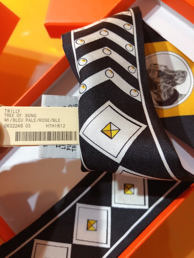 Hermes Twilly silk scarf H06425-1