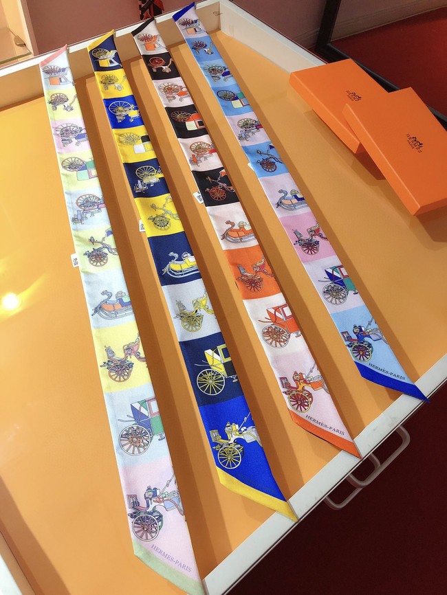 Hermes Twilly silk scarf H06425-3