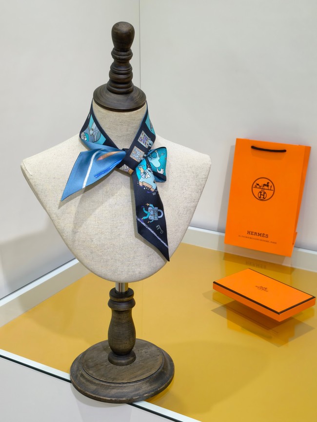 Hermes Twilly silk scarf H06425-3
