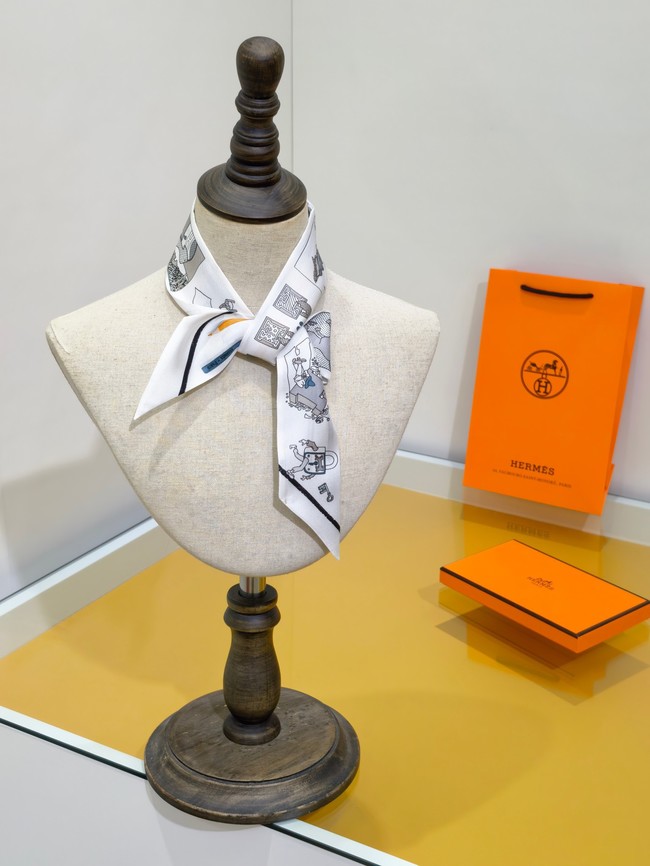 Hermes Twilly silk scarf H06425-4