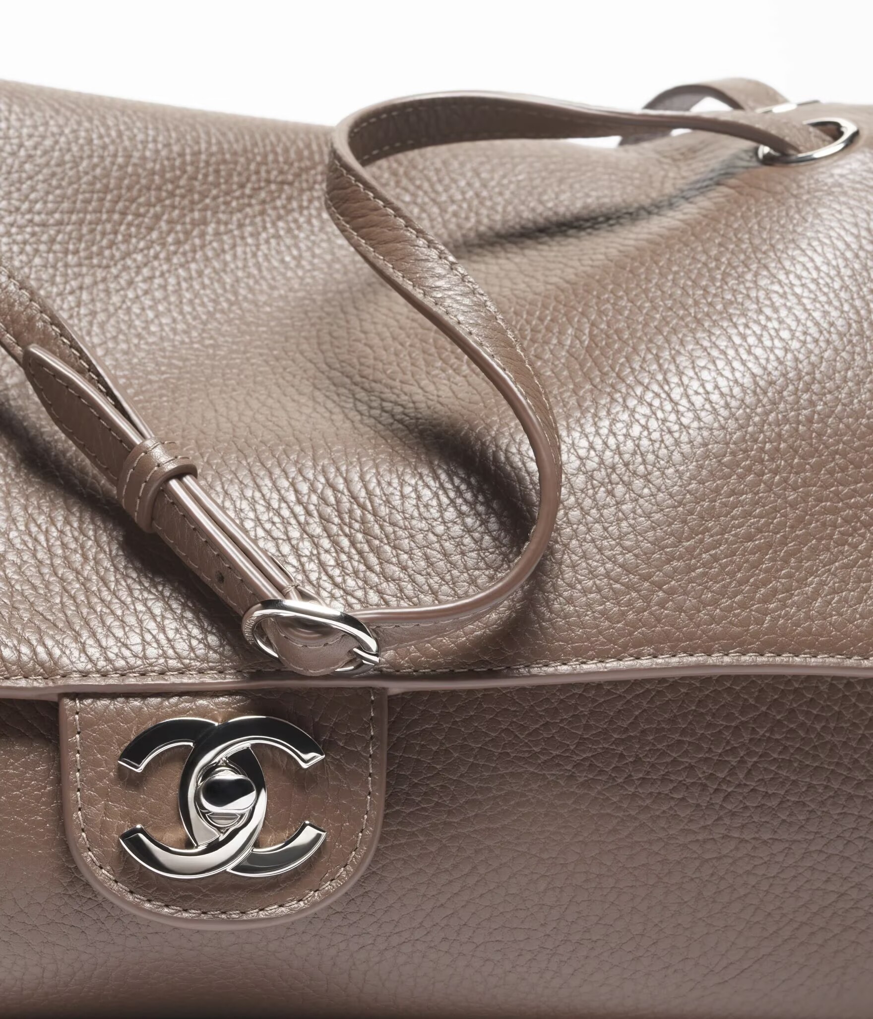 Chanel SPRING SUMMER 2026 MAXI FLAP BAG Grained Calfskin & Sliver-Tone Metal Light Brown AS6231 Chanel SPRING SUMMER 2026 MAXI FLAP BAG Grained Calfskin & Sliver-Tone Metal Light Brown AS6231
