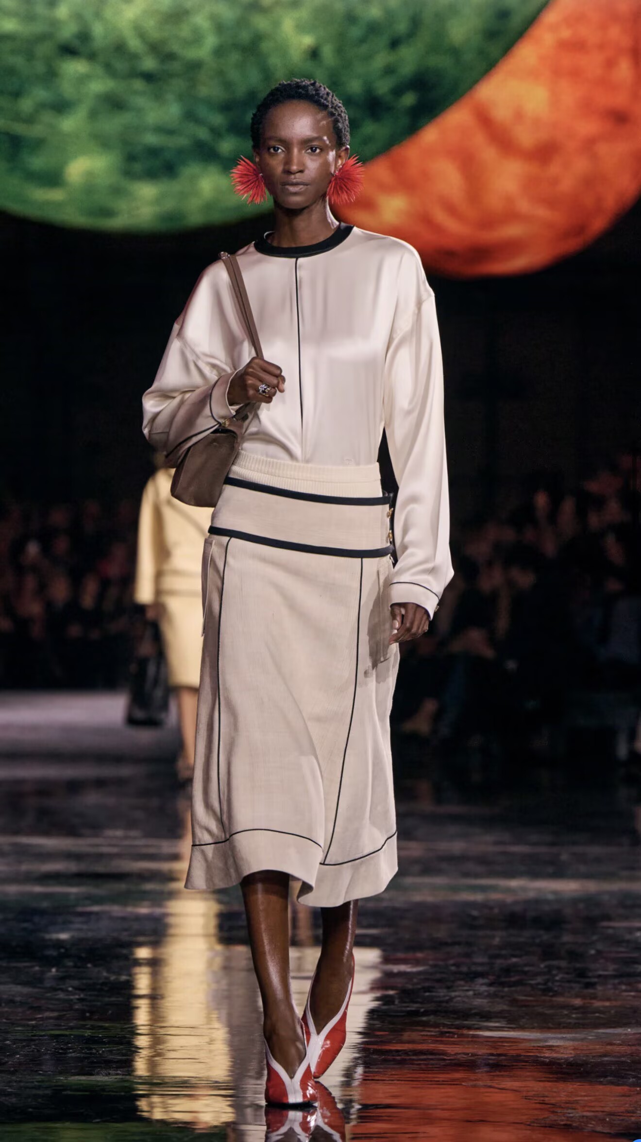 Chanel SPRING SUMMER 2026 MAXI FLAP BAG Grained Calfskin & Sliver-Tone Metal Light Brown AS6231 Chanel SPRING SUMMER 2026 MAXI FLAP BAG Grained Calfskin & Sliver-Tone Metal Light Brown AS6231