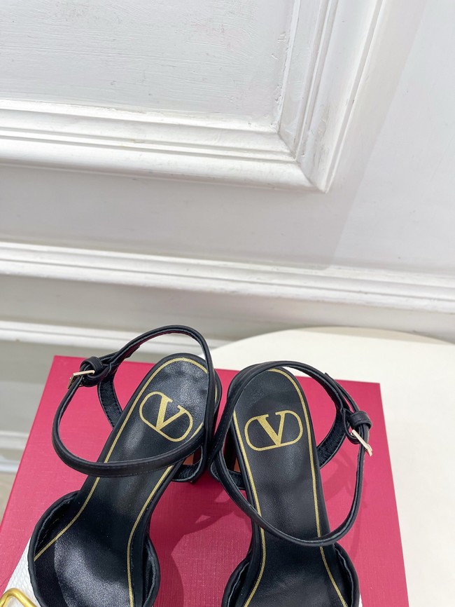 Valentino Sandals 67043-3